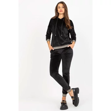 Együttes model 172688 Relevance