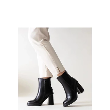 Magassarkú bokacsízma model 205806 Solea