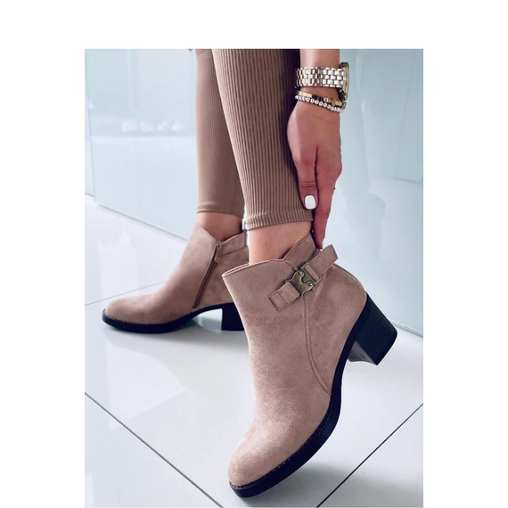 Magassarkú bokacsízma model 170305 Inello
