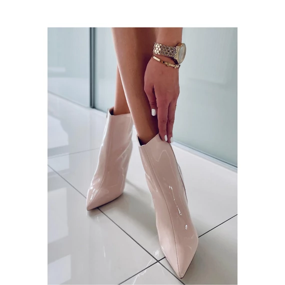 Magassarkú bokacsízma model 172589 Inello