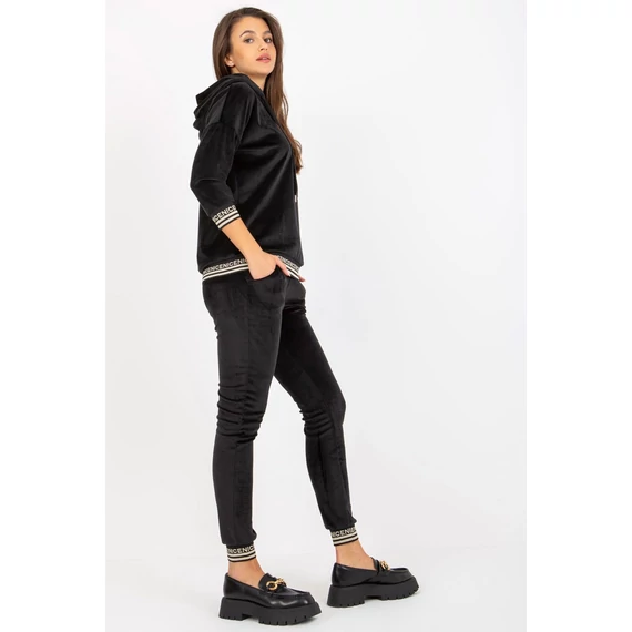 Együttes model 172688 Relevance