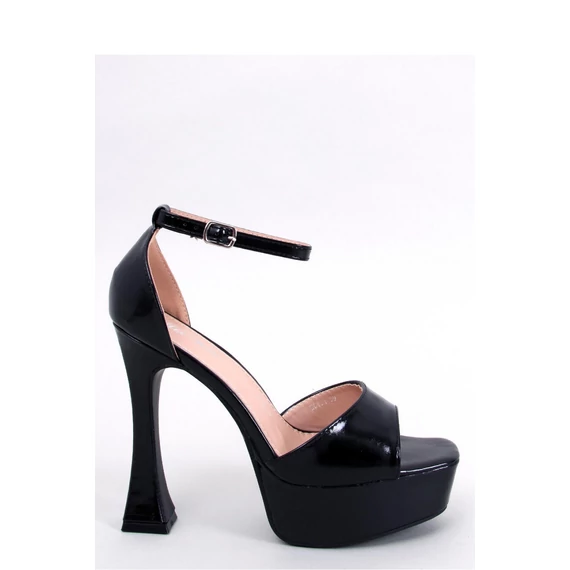 Magassarkú szandál model 180738 Inello