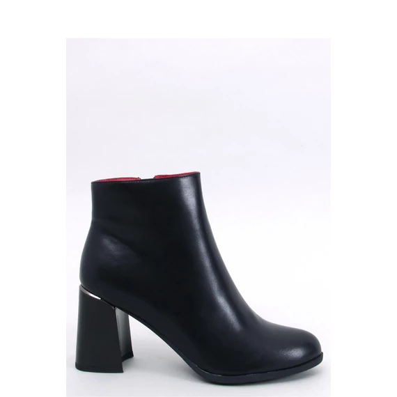 Magassarkú bokacsízma model 188620 Inello
