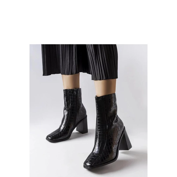 Magassarkú bokacsízma model 204839 Solea