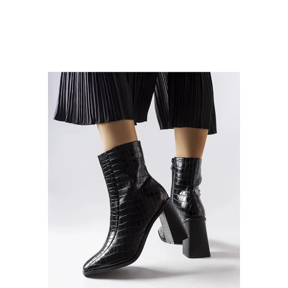 Magassarkú bokacsízma model 204839 Solea
