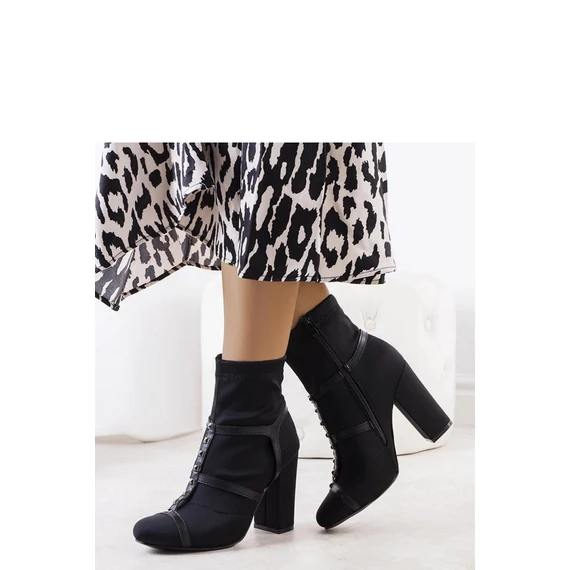 Magassarkú bokacsízma model 204851 Solea