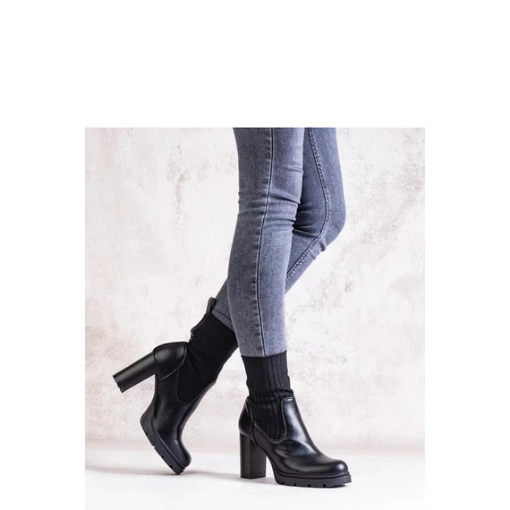 Magassarkú bokacsízma model 205811 Solea