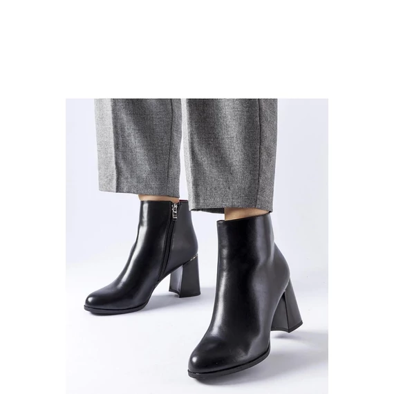 Magassarkú bokacsízma model 205849 Solea
