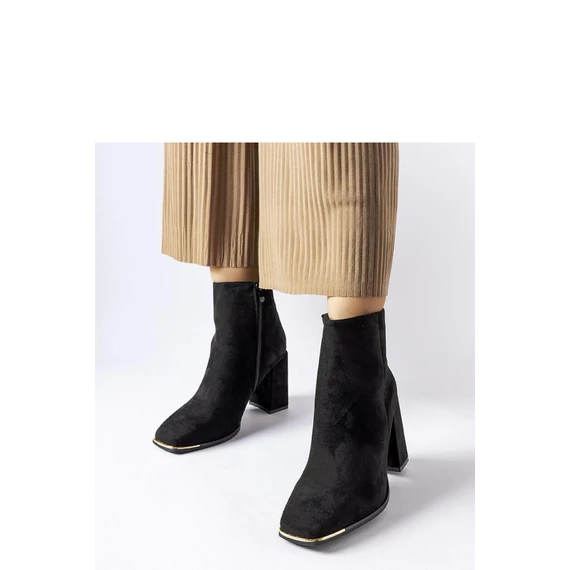 Magassarkú bokacsízma model 205866 Solea