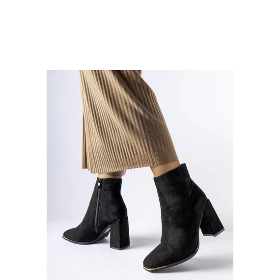 Magassarkú bokacsízma model 205866 Solea