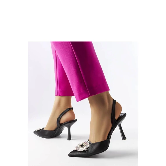 Tűsarkú körömcipő model 207853 Solea