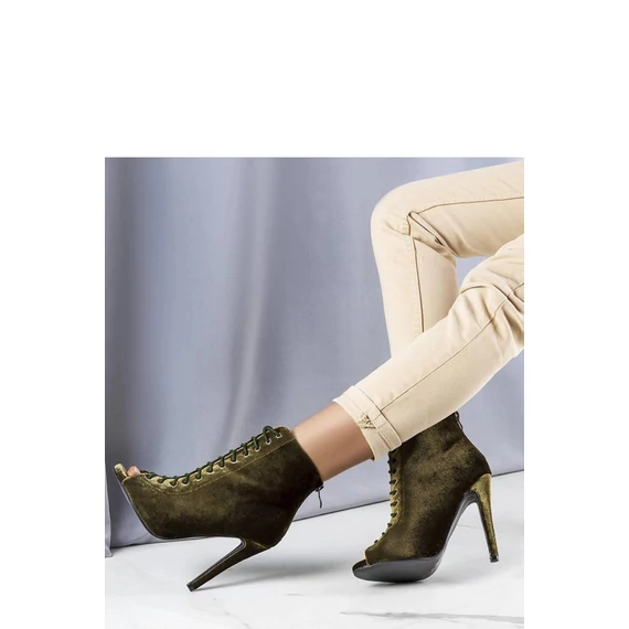 Magassarkú bokacsízma model 208024 Solea