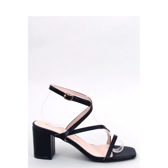 Magassarkú szandál model 210554 Inello