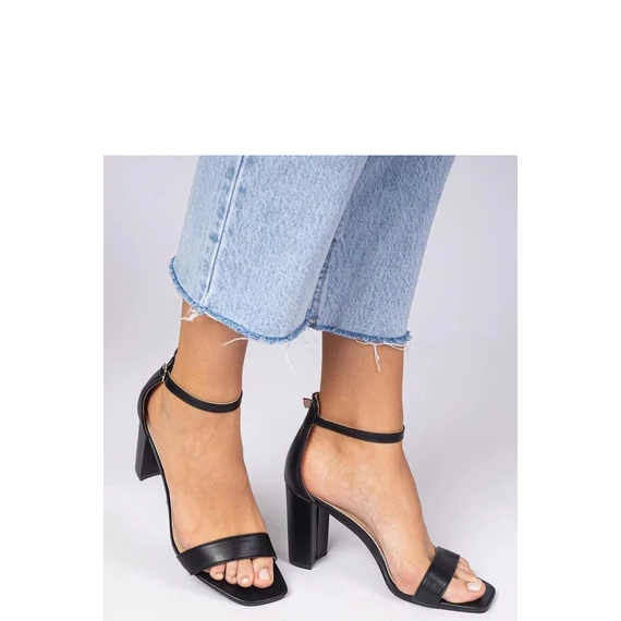 Magassarkú szandál model 211046 PRIMO