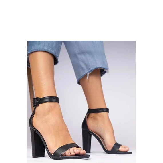 Magassarkú szandál model 211052 PRIMO