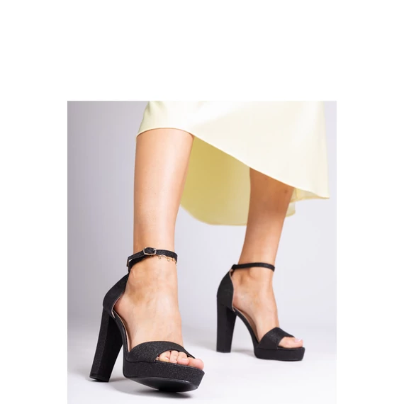 Magassarkú szandál model 212069 PRIMO