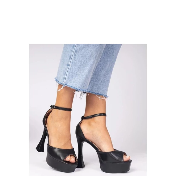 Magassarkú szandál model 212087 PRIMO