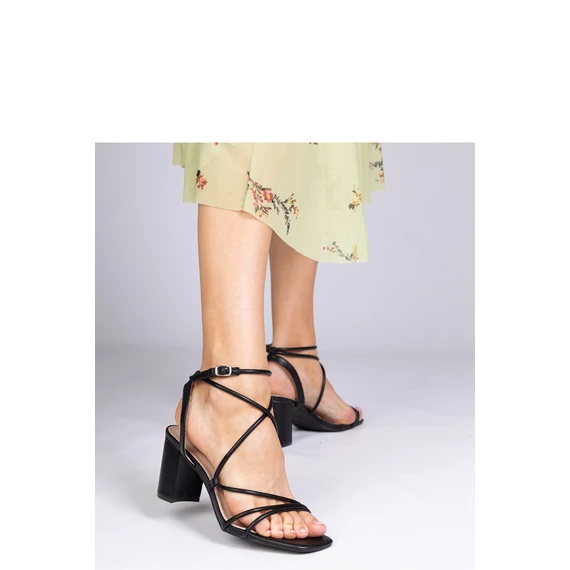 Magassarkú szandál model 212425 PRIMO