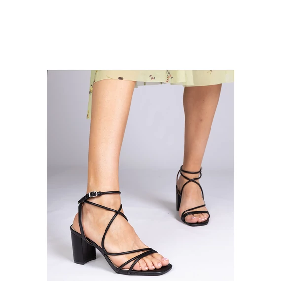 Magassarkú szandál model 212425 PRIMO