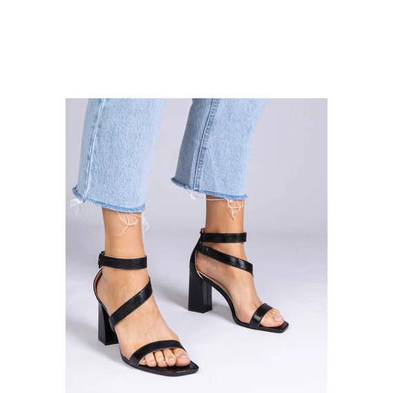 Magassarkú szandál model 212426 PRIMO