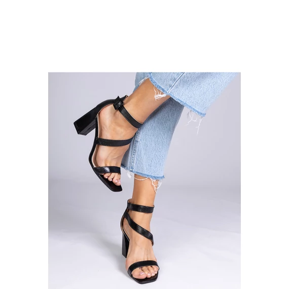 Magassarkú szandál model 212426 PRIMO