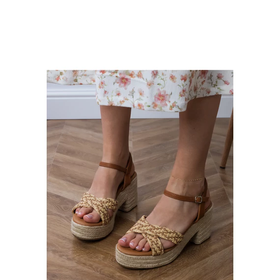 Magassarkú szandál model 213411 PRIMO