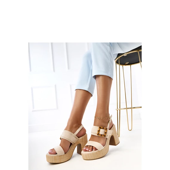 Magassarkú szandál model 215594 PRIMO