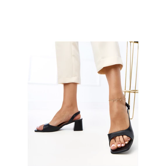Magassarkú szandál model 215629 PRIMO