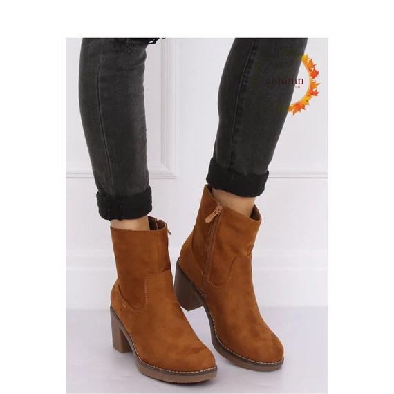 Magassarkú bokacsízma model 135427 Inello