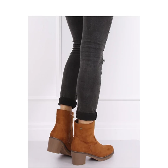 Magassarkú bokacsízma model 135427 Inello