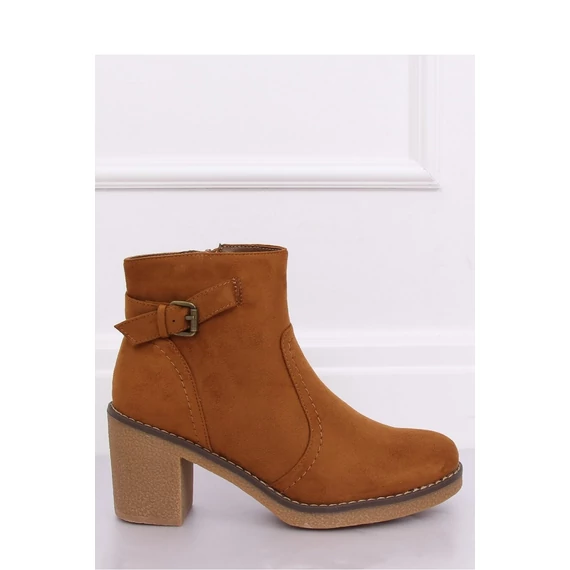 Magassarkú bokacsízma model 135431 Inello