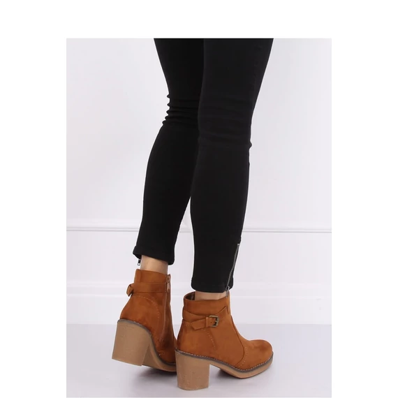 Magassarkú bokacsízma model 135431 Inello