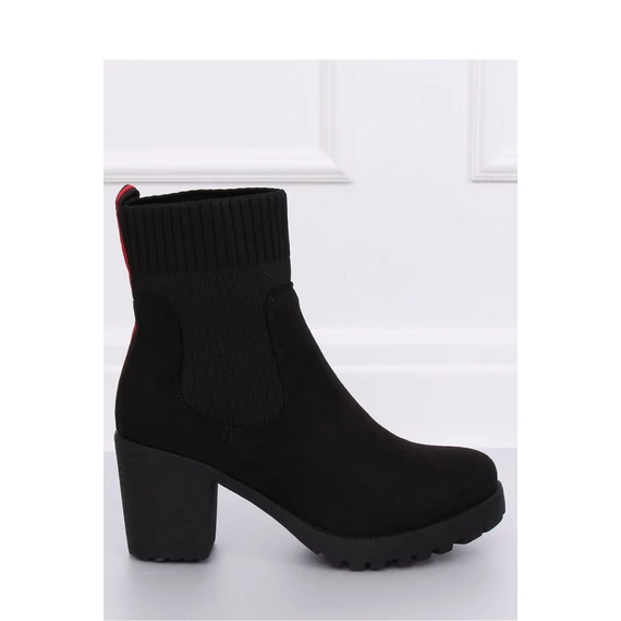 Magassarkú bokacsízma model 135821 Inello