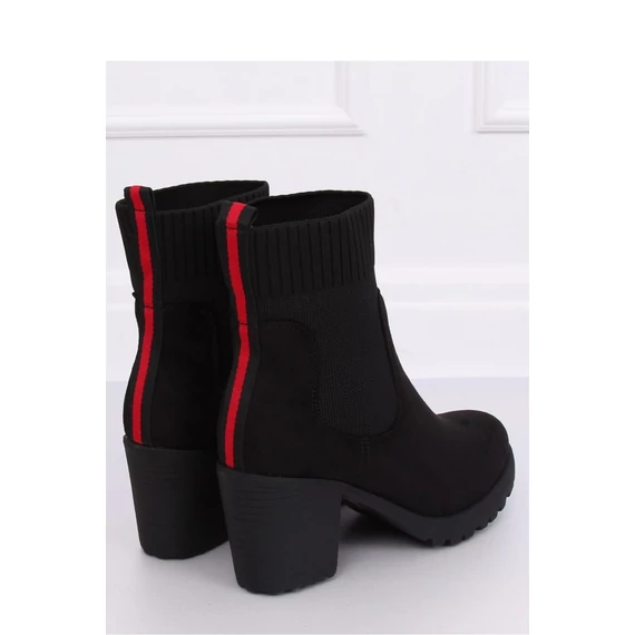 Magassarkú bokacsízma model 135821 Inello