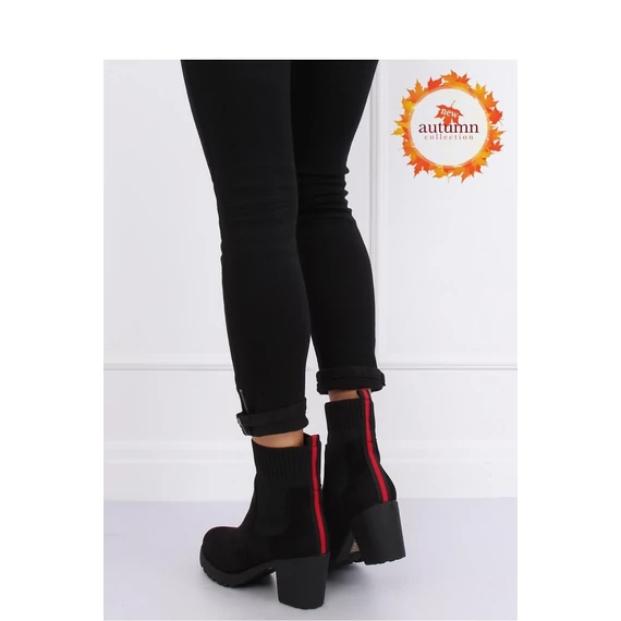 Magassarkú bokacsízma model 135821 Inello