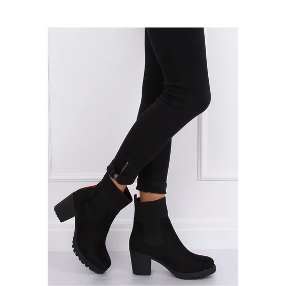 Magassarkú bokacsízma model 135821 Inello