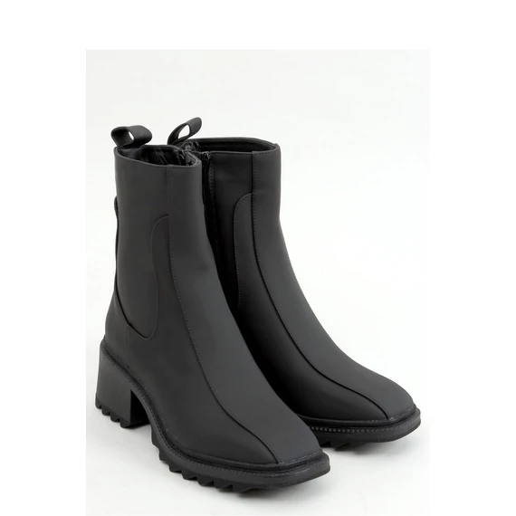 Magassarkú bokacsízma model 157794 Inello