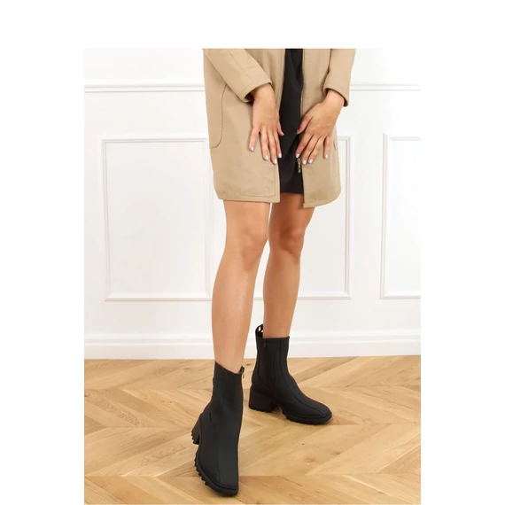 Magassarkú bokacsízma model 157794 Inello