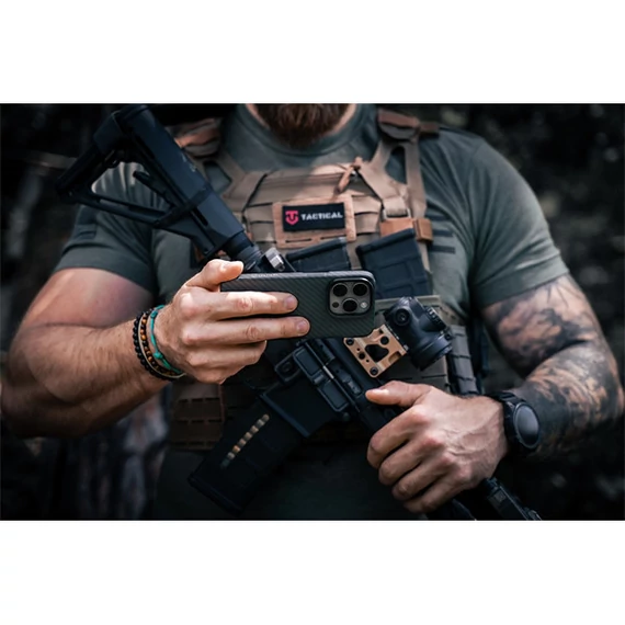 Tactical MagForce Aramid Apple iPhone 16 Pro MagSafe kompatibilis tok, piros